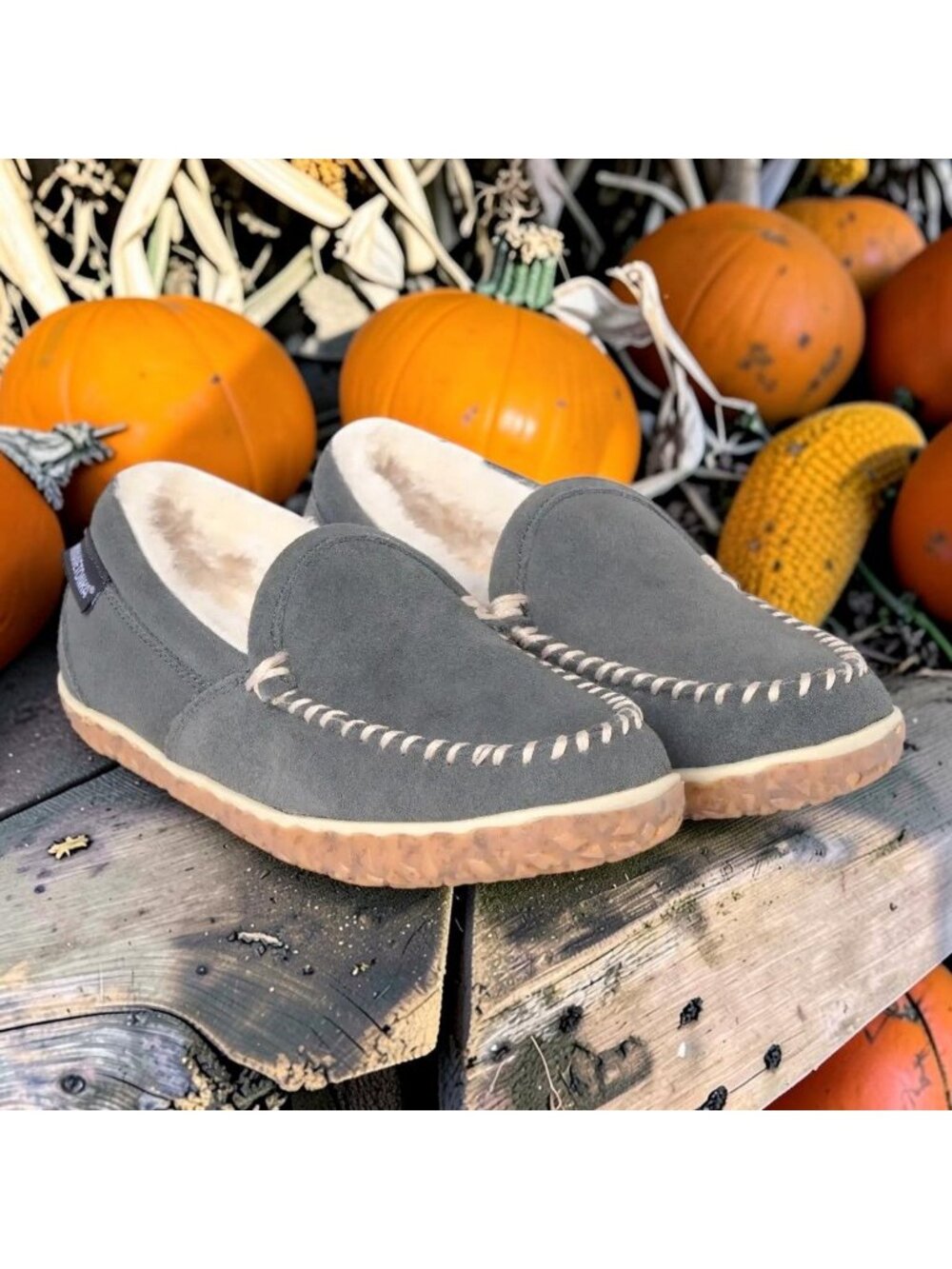 Minnetonka Women's Sheepskin Mule Indoor/Outdoor Slippers Tan Size 6 NEW IN BOX!